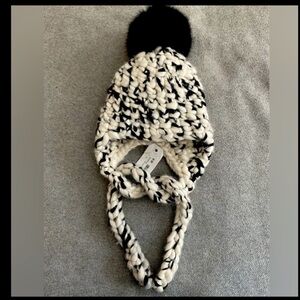 NWT MISHA LAMPERT Women Monochrome Knit Hat with Pom-Pom. Hand Knitted. One Size
